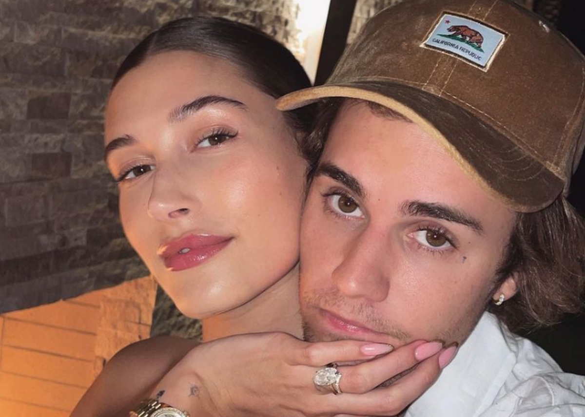 No es exactamente una foto estándar de Nochevieja compartida por Justin Bieber y su esposa.