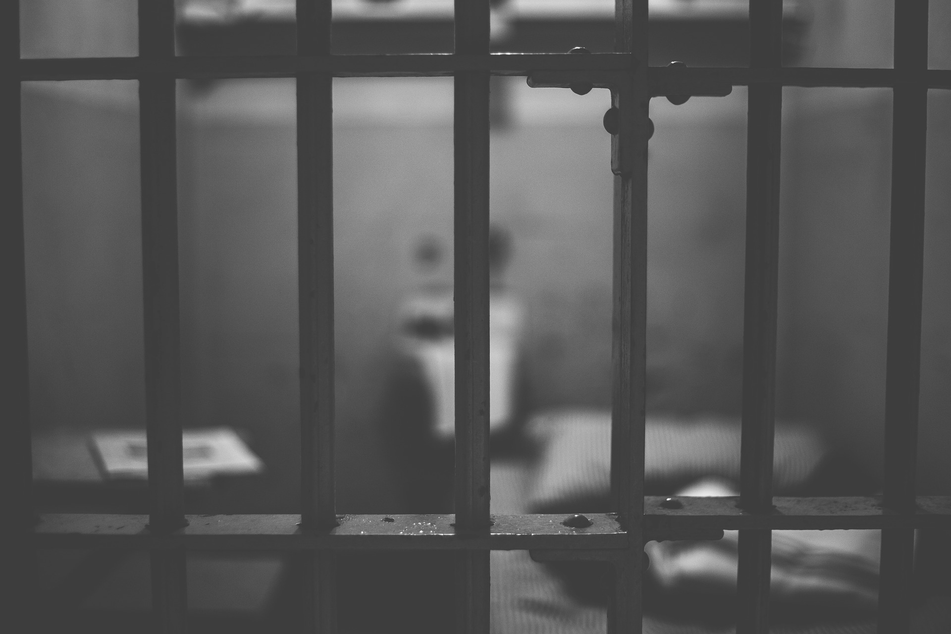 Egy fogvatartottal szexelt egy börtönőr a cellában – videó | szmo.hu